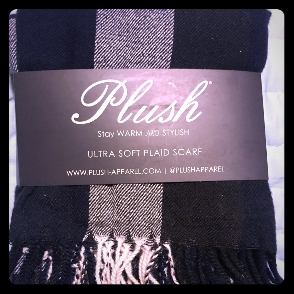 PLUSH Scarf